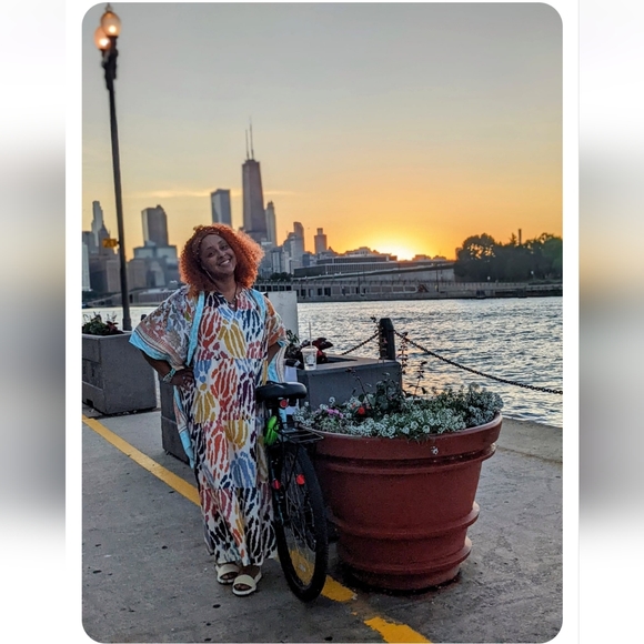 SAVE THE DATE! MY FIRST POSH N SIP! May 28 3PM CST LIVE AND VIRTUAL FROM CHICAGO - Picture 4 of 6